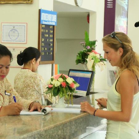 Thumrin Hotel Trang Luaran gambar