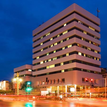 Thumrin Hotel Trang Luaran gambar