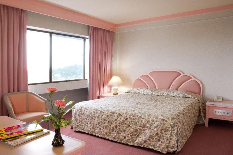 Thumrin Hotel Trang Luaran gambar