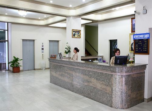 Thumrin Hotel Trang Luaran gambar