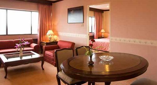 Thumrin Hotel Trang Luaran gambar
