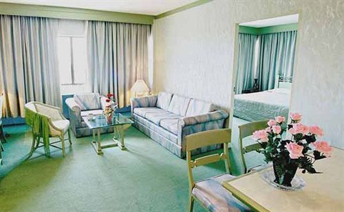 Thumrin Hotel Trang Luaran gambar