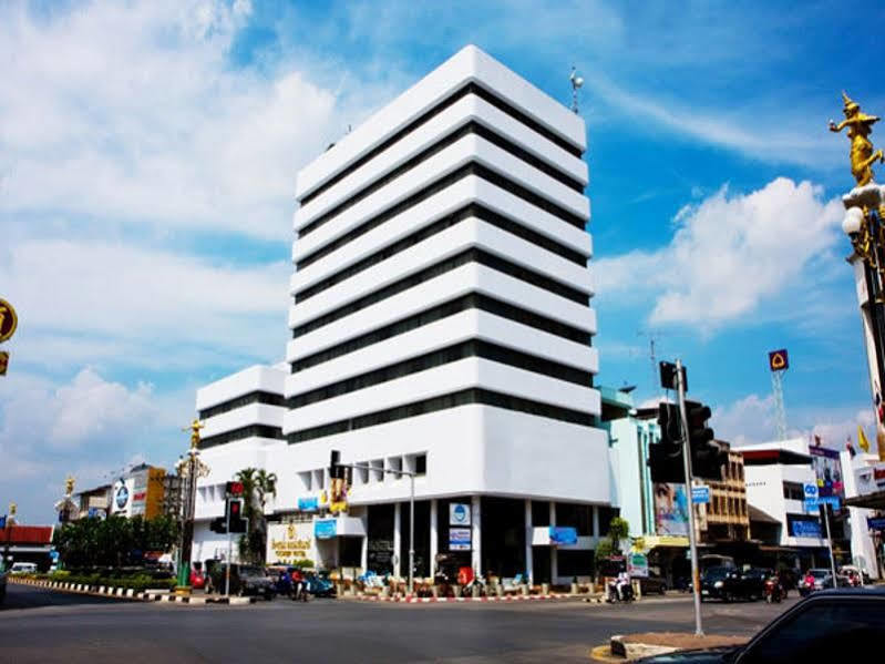 Thumrin Hotel Trang Luaran gambar