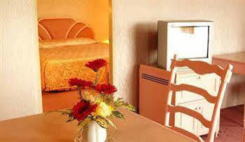 Thumrin Hotel Trang Luaran gambar